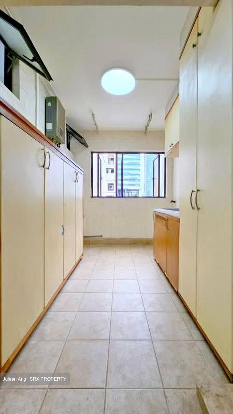 Blk 287A Jurong East Street 21 (Jurong East), HDB Executive #592611271